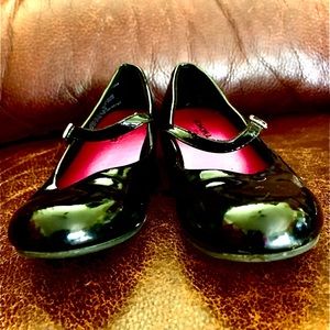 Selling a back and pink pair of shoes